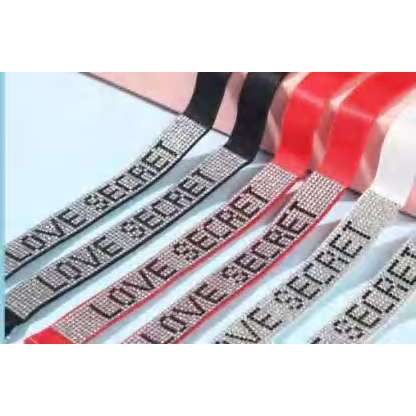 Negro.Blanco.Rojo.Beige