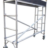 Échafaudage de construction peint Q235, système d'échafaudage à cadre de porte 1219x1700mm avec vérin de base et roues pivotantes