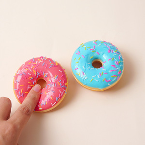 Juguete Blandito de Mochi con Forma de Donut Grande, Juguete Antiestrés con Forma de Comida, Juguete Blandito para Niños - Product Image 5