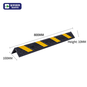 Protection d'angle de circulation réfléchissante en plastique et en caoutchouc Baoye Produit de visibilité et de sécurité amélioré pour les routes - Product Image 2