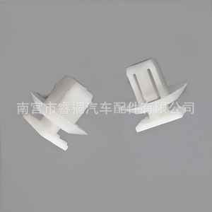 คลิปพลาสติกยี่ห้อ Shuangxuan Auto Fastener รุ่น 1450985 สำหรับแผงตัวถังรถยนต์ฟอร์ด โฟกัส ซี-แม็กซ์ และเฟียสต้า - Product Image 3