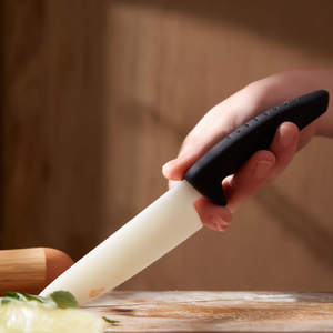 Coltello da Cucina in Ceramica con Manico Nero per Tagli Precisi - Product Image 3