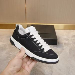 Chaussures de sport de luxe rétro pour hommes et femmes, à bout fermé et lacets, avec doublure en maille tricotée de haute qualité - Product Image 4