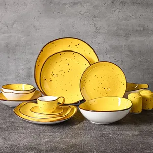 Vendita calda Set di piatti rotondi in ceramica piatti e ciotole maculate dipinte a mano Set di stoviglie in porcellana per ristorante