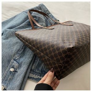 Sac fourre-tout en PU grande capacité, motif rétro, imperméable, pour maman, sac à langer élégant pour femme, nouveauté 2025 - Product Image 4