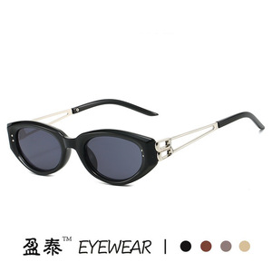 แว่นตา แว่นกันแดดทรงแคทอาย กรอบโลหะพลาสติกสีดำ UV400 แว่นกันแดดแฟชั่นสตรี - Product Image 1