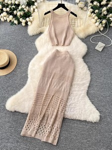 Ensemble deux pièces tricoté personnalisé <span class=keywords><strong>pour</strong></span> <span class=keywords><strong>femme</strong></span> : Crop top sans manches ajouré et jupe longue – <span class=keywords><strong>Tenue</strong></span> d'été bohème <span class=keywords><strong>pour</strong></span> la plage et les vacances - Product Image 5