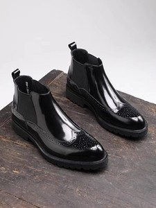 รองเท้าหนังแฟชั่นผู้ชายรุ่นขายดีประจำฤดูใบไม้ผลิใหม่ มีพื้นผิวมันวาว ลวดลายสลักอยู่บนพื้นรองเท้า และมีพื้นรองเท้าที่นุ่มสบาย - Product Image 5