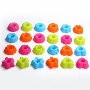 Moldes de Silicona Reutilizables Ecológicos Antiadherentes Resistentes al Calor para Hornear Muffins y Donuts, Juego de 12 Formas Surtidas, Rosa, Azul, Naranja - Product Image 3