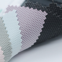 Tissu Oxford en polyester enduit de PU imperméable à texture granulaire en similicuir 900D pour sac bandoulière et sac banane