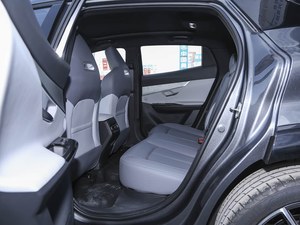 Véhicule d'occasion très demandé, modèle 2026 : Jetour X70L 1.5TD 7DCT Comfort Edition, SUV intermédiaire, 1.5T 184 ch L4, sièges réglables électriquement - Product Image 5