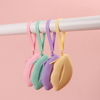Nouveaux porte-clés tendance, mini sacs de luxe pour écouteurs et rouges à lèvres, mini sacs pendentifs de marque, porte-monnaie en silicone en forme de lèvres