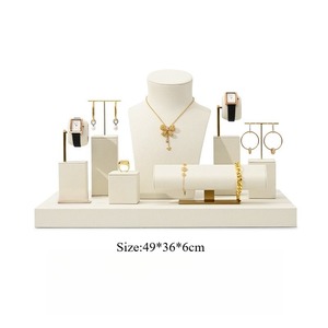 Présentoirs haut de gamme personnalisés pour bijoux, montres, bracelets, boucles d'oreilles, colliers, présentoirs beige pour bijoux - Product Image 6
