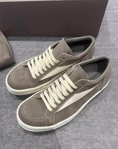 Chaussures de sport décontractées de luxe de qualité supérieure, nouvelle conception, style rétro, amortissantes, antidérapantes, dessus en daim, semelle épaisse - Product Image 1