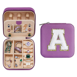 Mini organisateur de bijoux de mode personnalisé en usine boîte d'organisation de bijoux de voyage couleurs beiges en cuir PU logo personnalisé en stock - Product Image 4