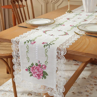 Nappe rectangulaire blanche moderne en dentelle florale brodée au point de croix, chemin de table soluble dans l'eau, idéal pour mariage, hôtel, maison