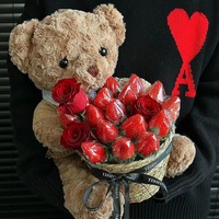 Peluche personnalisée romantique pas chère, ours en peluche tenant un panier de fleurs en paille, jouet en peluche ours en peluche