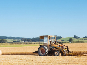 Tractor Multifuncional de 88HP de Buena Calidad, Cosechadora de Forraje RF40 - Product Image 3