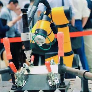 Brazo robótico colaborativo de 6 ejes bibo AUBO i5 con capacidad de carga de 5 kg y ropa robótica CNGBS para aplicaciones de automatización, recolección y manipulación. - Product Image 5