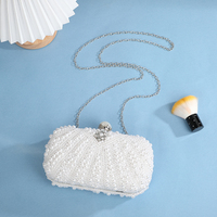 Pochette de mariée de luxe faite à la main en perles, élégante pochette de soirée blanche perlée avec chaîne argentée brillante pour mariage et fête