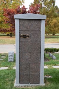 Columbario de Granito Gris de 72 Nichos, Estilo Americano Tradicional, con 1 Año de Garantía, para Uso en Cementerios - Product Image 6