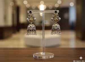 Impresionantes Pendientes Jhumka Antiguos de Dos Tonos con Diseño Fusionado, Ideales para Bodas Tradicionales, Fiestas y Uso Festivo - Product Image 4