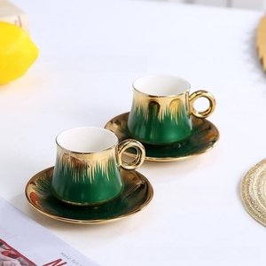 El Más Vendido en Arabia Saudita: Juego de 12 Tazas y Platos de Cerámica con Baño de Oro y Diseño de Puntos, Experiencia de Café de Lujo de 80 ml - Product Image 2