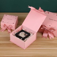 Kunden spezifisch bedruckte rosa Luxus faltbare magnetische Kleidung Aufbewahrung sbox Verpackung Versand kappe Schuh Geschenk box für Kleidung Schuh mit Tasche