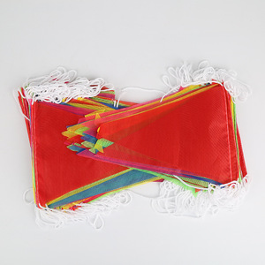 ธงสามเหลี่ยม แบนเนอร์โพลีเอสเตอร์แบบมีเชือก สำหรับตกแต่งงานปาร์ตี้ งานอีเว้นท์ สีสันปรับแต่งได้ - Product Image 1