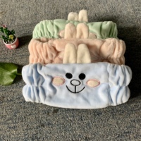 Bandeau élégant et mignon en forme de lapin de dessin animé, personnalisé en velours, bandeau amusant pour spa, bandeau élégant en polaire corail pour le lavage du visage, fabrication OEM professionnelle
