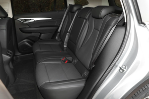 Bui-<span class=keywords><strong>ck</strong></span> Envision <span class=keywords><strong>Plus</strong></span> 2025 Platinum SUV 237HP Turbo Power Solución de viaje familiar espaciosa para viajeros de carretera - Product Image 4