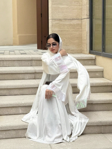 Conjunto de Abaya y Hiyab Blanco Brillante, Estilo Dubai, Moda Musulmana 2026, Personalizable, Elegante, Fluido, Maxi, Moda Islámica Modesta - Product Image 4