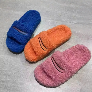 Pantoufles de luxe haut de gamme pour femmes, pantoufles en fourrure avec broderie décorative, pantoufles chaudes et confortables, pantoufles tendance pour femmes - Product Image 6