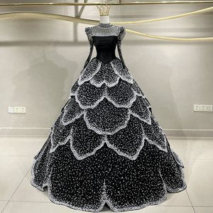 Robe de soirée longue noire JFH86 avec perles florales, dentelle, appliques de cristaux et traîne chapelle naturelle - Product Image 1