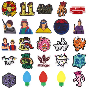Personaje Avatar Precio de fábrica Pulsera de PVC de goma extraíble Zueco Decoración Encantos <span class=keywords><strong>Stranger</strong></span> <span class=keywords><strong>Things</strong></span> Shoe Charms para venta al por mayor - Product Image 2