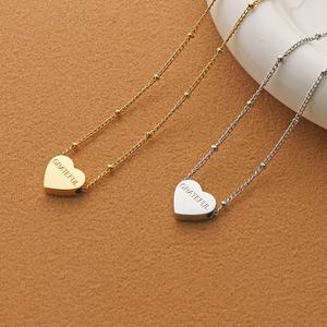 Collier avec pendentif mini cœur pour femme, chaîne satellite, gravure personnalisée, affirmation positive, cadeau significatif en forme de cœur - Product Image 1