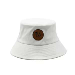 Großhandel neues Design hochwertige Mode 100% Baumwolle Weiß Leder Patch ausgefranst mehrere Farben Baggy Bucket Hat