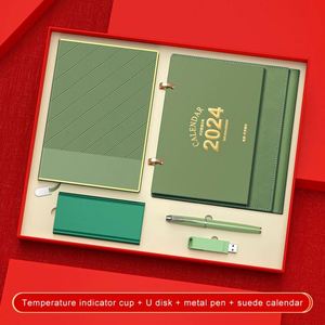 Ensemble de calendriers de bureau promotionnels pour le Nouvel An 2025, personnalisé avec impression sérigraphique, clé USB, bloc-notes, batterie externe, cadeau d'affaires - Product Image 3
