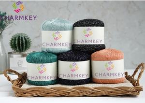 El nuevo listado <span class=keywords><strong>de</strong></span> <span class=keywords><strong>hilo</strong></span> <span class=keywords><strong>de</strong></span> encaje brillante mezclado <span class=keywords><strong>de</strong></span> poliéster y algodón mercerizado para chal <span class=keywords><strong>de</strong></span> ganchillo - Product Image 6