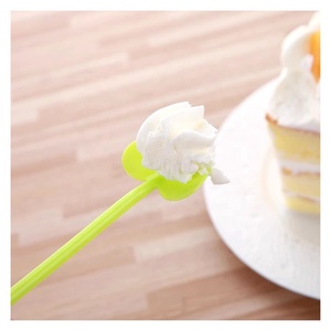 En forma <span class=keywords><strong>de</strong></span> corazón Stock Barato Iindividual Embalaje Compostable Pequeñas <span class=keywords><strong>cucharas</strong></span> <span class=keywords><strong>de</strong></span> plástico PP Desechables Helado Pastel Cuchara <span class=keywords><strong>de</strong></span> <span class=keywords><strong>postre</strong></span> - Product Image 4