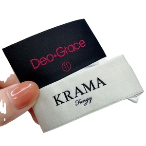 Étiquettes de vêtements personnalisées avec logo 2026, brodées et tissées sur mesure - Product Image 2