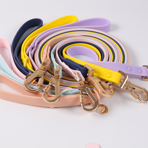 Collares de perro impermeables en blanco coloridos ajustables en stock Collar de PVC con correa de perro de diseñador - Product Image 3