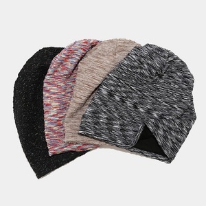Gorro de Invierno con Orejeras de Felpa Unisex, Estilo Urbano Europeo Americano, Novedad de Otoño, Tela Común para Viajes y Deportes - Product Image 1