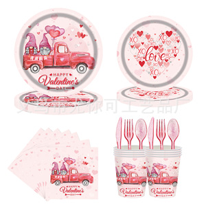 Service de vaisselle jetable pour fête de la Saint-Valentin avec motif camion de gnomes, pour célébrations - Product Image 1
