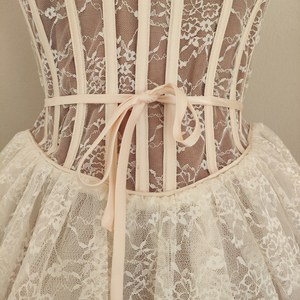 ชุดเดรสทรงเอไลน์แบบไทยประดับโบว์ผูกเอว สายคล้องไหล่ ป้องกันไฟฟ้าสถิตย์  เย็บผ้าลูกไม้โปร่งช่วงเอว - Product Image 4