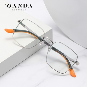 Danda Eyewear Lunettes anti-lumière bleue à monture rectangulaire en métal unisexe TJ843 légères - Product Image 1