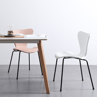 Chaise de salle à manger empilable moderne sans accoudoirs avec pieds en métal pour restaurant et café en plein air – Vente en gros