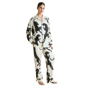 Set Pigiama in Finta Seta con Stampa Pantera Nera, Produzione OEM, Lussuoso Completo in Raso a 2 Pezzi per Donna, Logo Personalizzato - Product Image 6