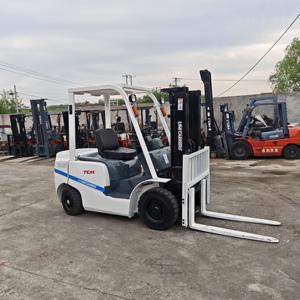 Chariot élévateur diesel hydraulique d'occasion Vigoshop TCM FD25 2,5 tonnes, très demandé, en excellent état, mât bi-étages, pneus pleins, traction avant - Product Image 4