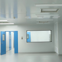 Construction et installation de salles blanches modulaires HUAAO pour l'utilisation dans les industries alimentaire, cosmétique, hospitalière et de laboratoire, conformes aux normes ISO et GMP modernes.